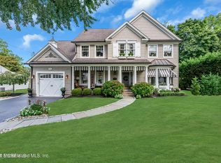 131 Beechwood Dr, Shrewsbury, NJ 07702