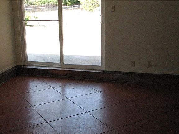 4th image of 2726 Phyllis Dr
