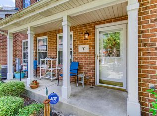 7 Dewalt Ct, Elmhurst, IL 60126