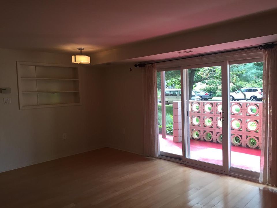 Dinning area with modern light