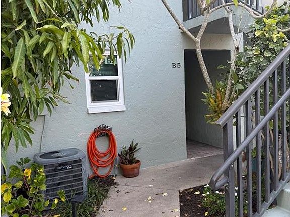 3rd image of 27249 Pullen Ave #5