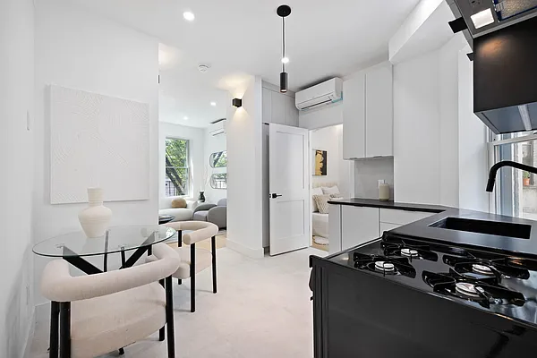 Rented by Safdie Realty Group | media 25