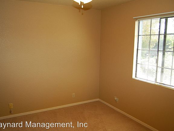 5th image of 8 Westview Dr