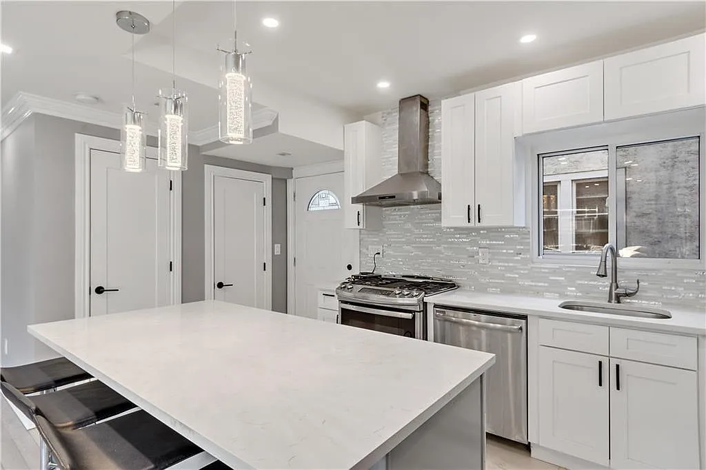 3 bed, 1288 sqft, $4,200 — Photo 2