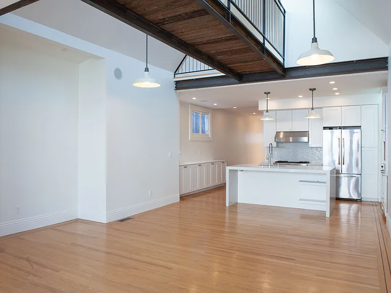 1045 Sanchez St — Photo 2