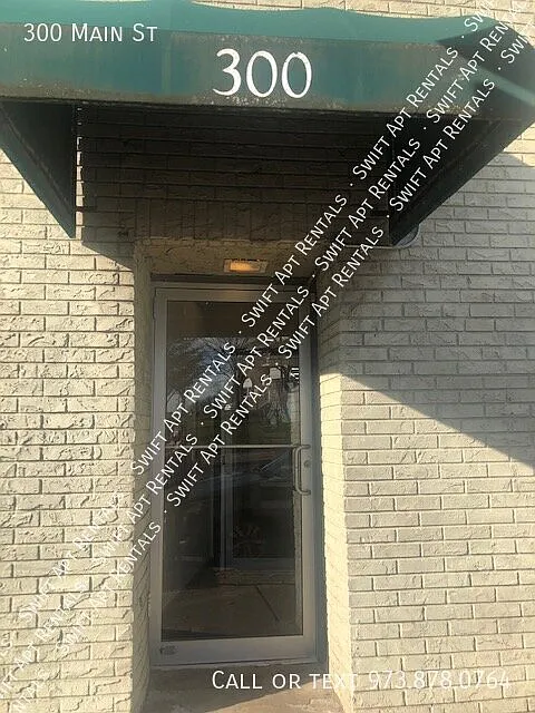 300 Main St — Photo 1