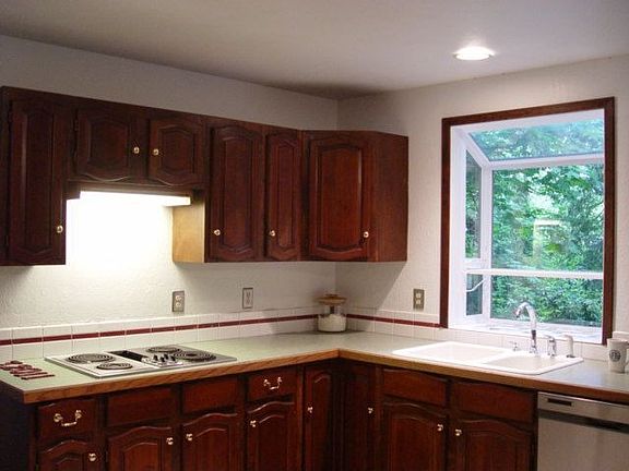 Kitchen has Cherry Cabinets, Stainless Appliances
