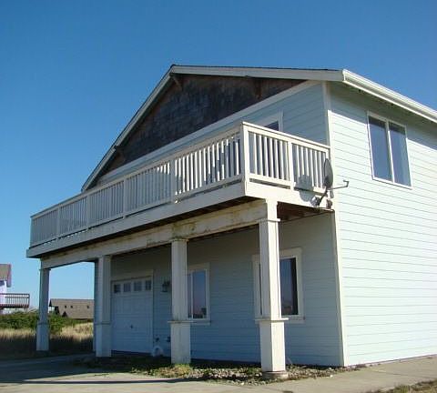 3rd image of 1326 N Jetty Ave