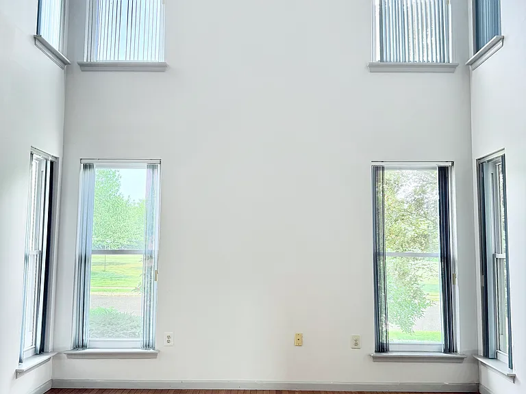 101 Jonathan Dr — Photo 12