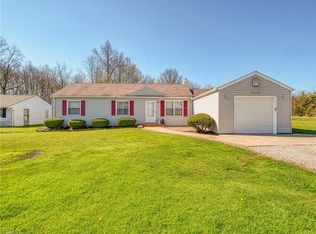 27113 Lynn Dr, Olmsted Township, OH 44138