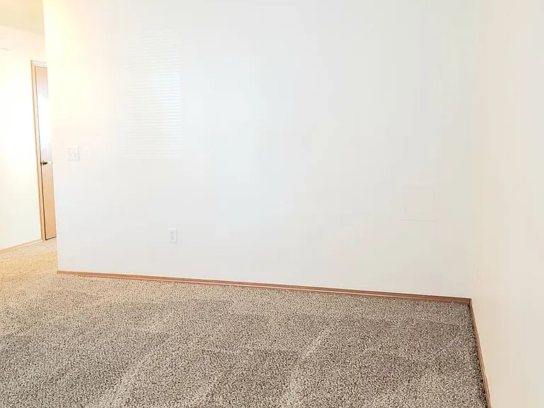 1105 N Western Ave — Photo 13