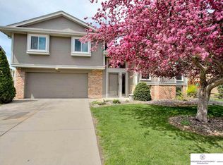 15286 Valley St, Omaha, NE 68144