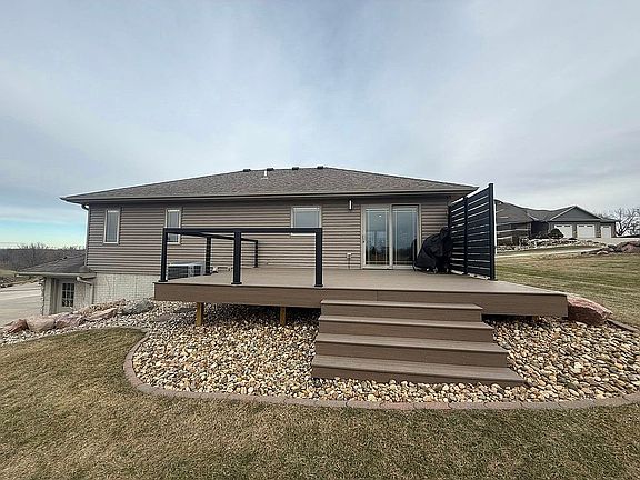 3rd image of 741 Riverview Dr
