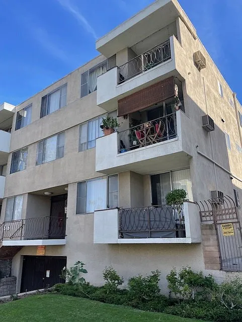 Alex Apartments — Photo 2
