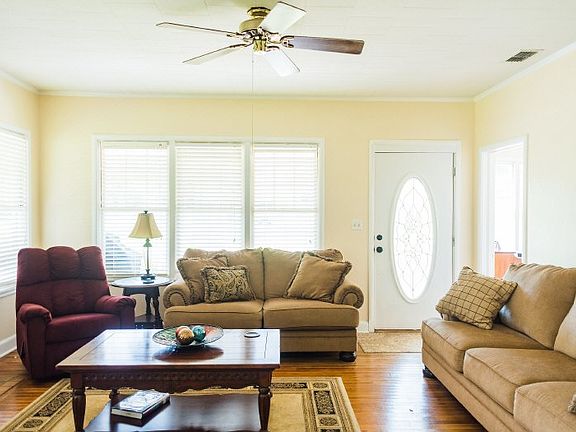 3rd image of 836 Pearl Ave