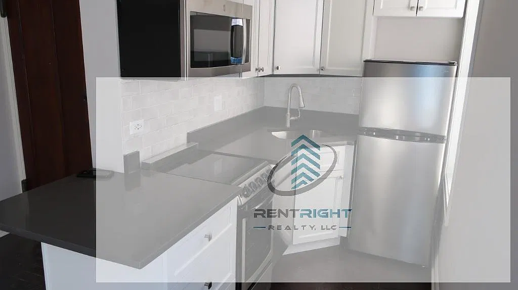 640 W Wrightwood Ave — Photo 1