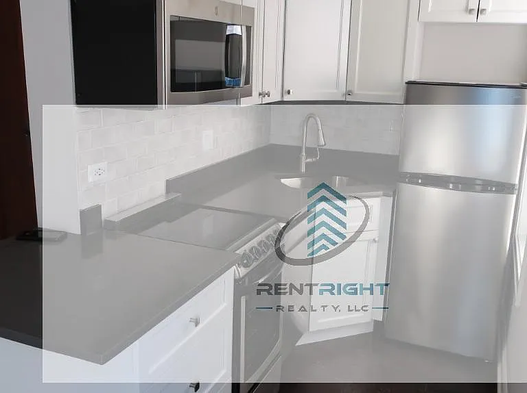 640 W Wrightwood Ave #107 — Photo 1
