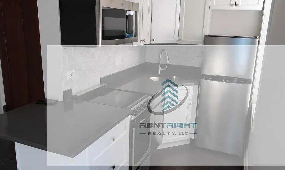 640 W Wrightwood Ave #107