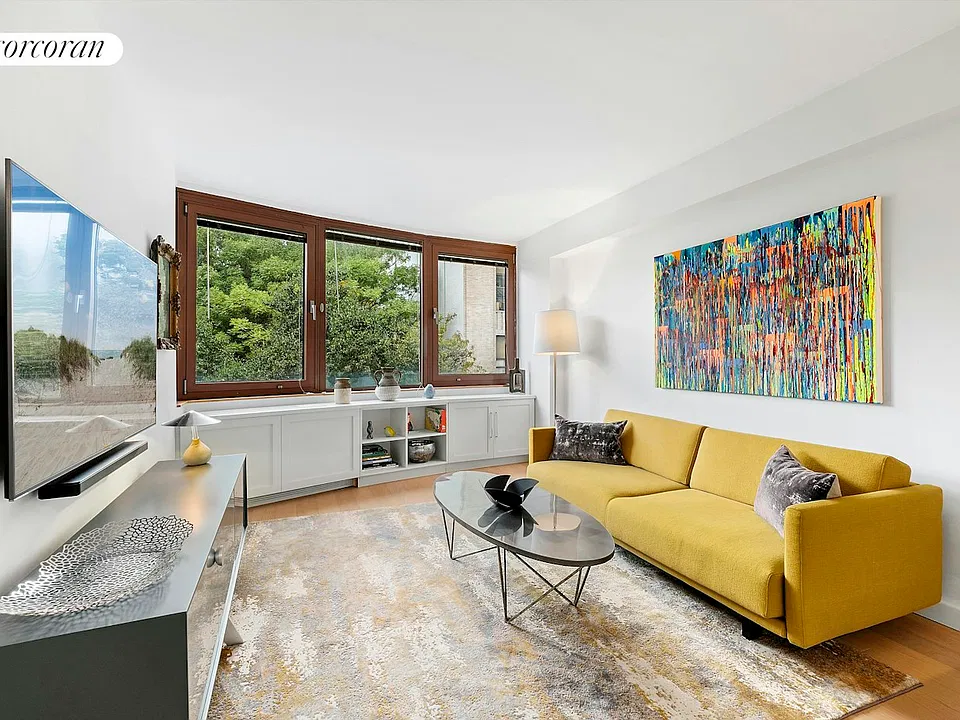 393 W 49th St #4Y