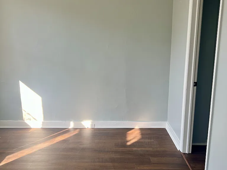 440 N Luzerne Ave — Photo 13