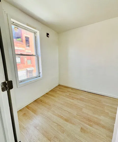 240-42 W Glenwood Ave #3 — Photo 3