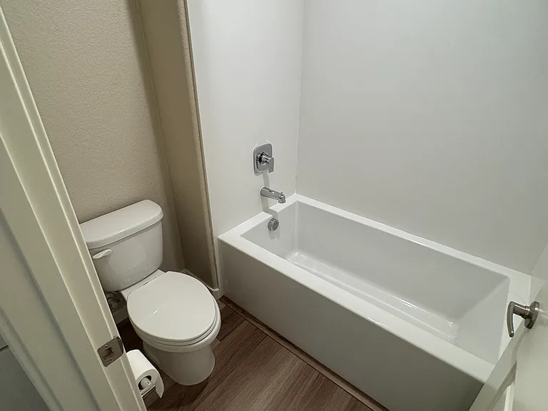 4103 Liverpool St — Photo 10
