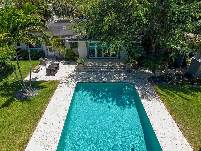 1635 Seabreeze Blvd — Photo 13