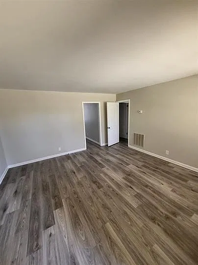 2 bed, 933 sqft, $1,372 — Photo 1