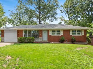 136 Cascade Dr, Columbia, IL 62236