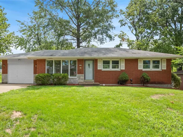 136 Cascade Dr, Columbia, IL 62236