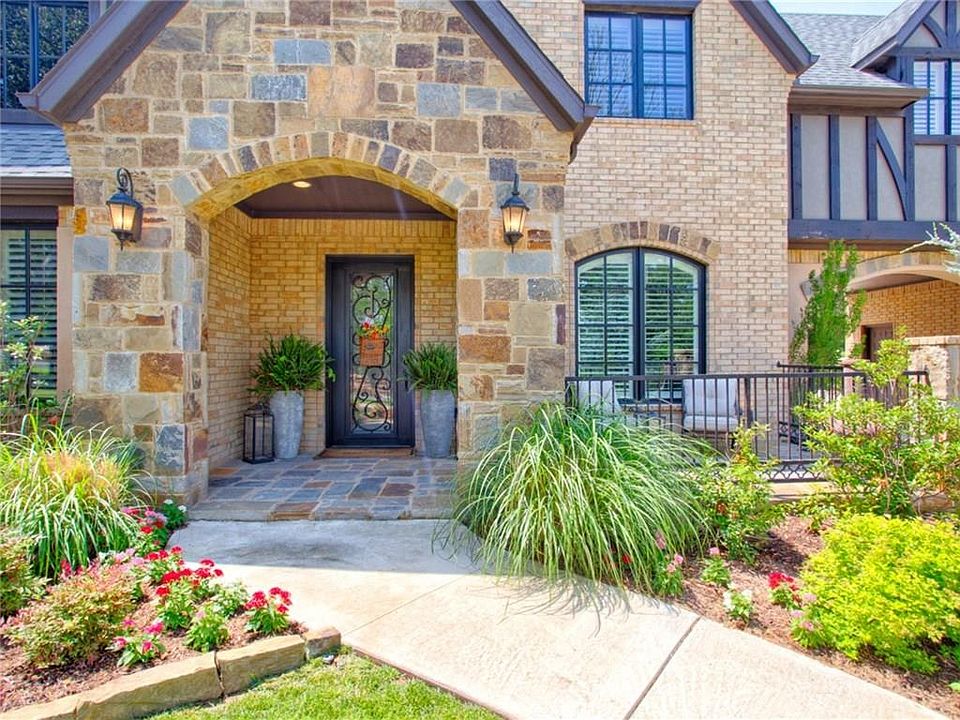 2nd image of 6732 Abbey Pl