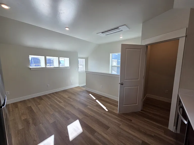 611 E 12th St #ADU — Photo 4