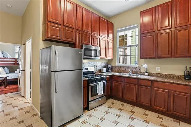 705 Felicity St — Photo 3