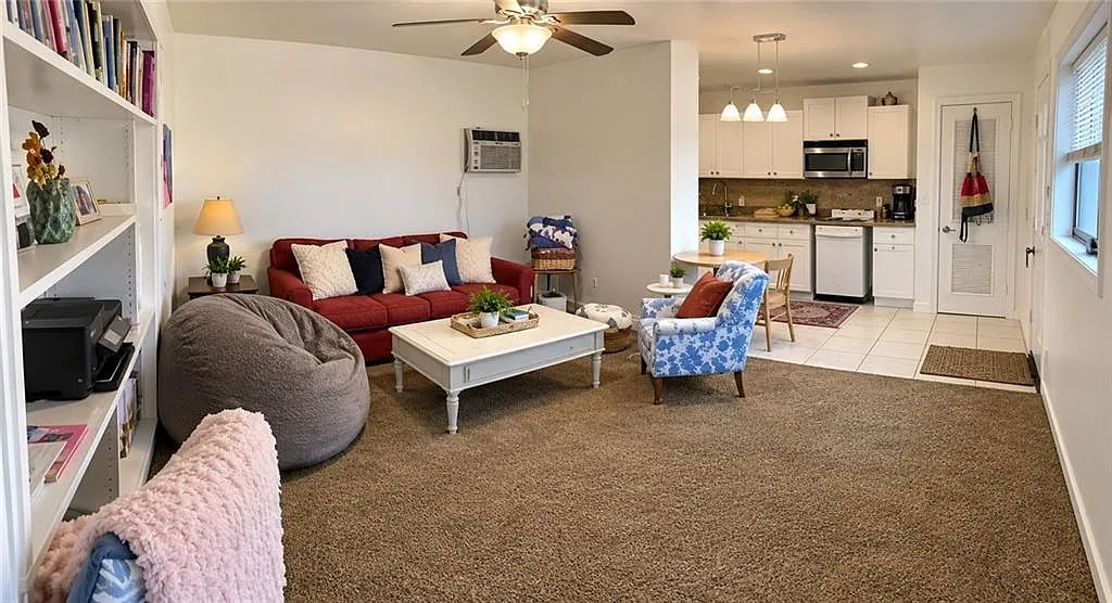1 bed, 735 sqft, $995 — Photo 2