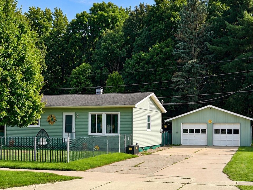 1st image of 380 Cherry St