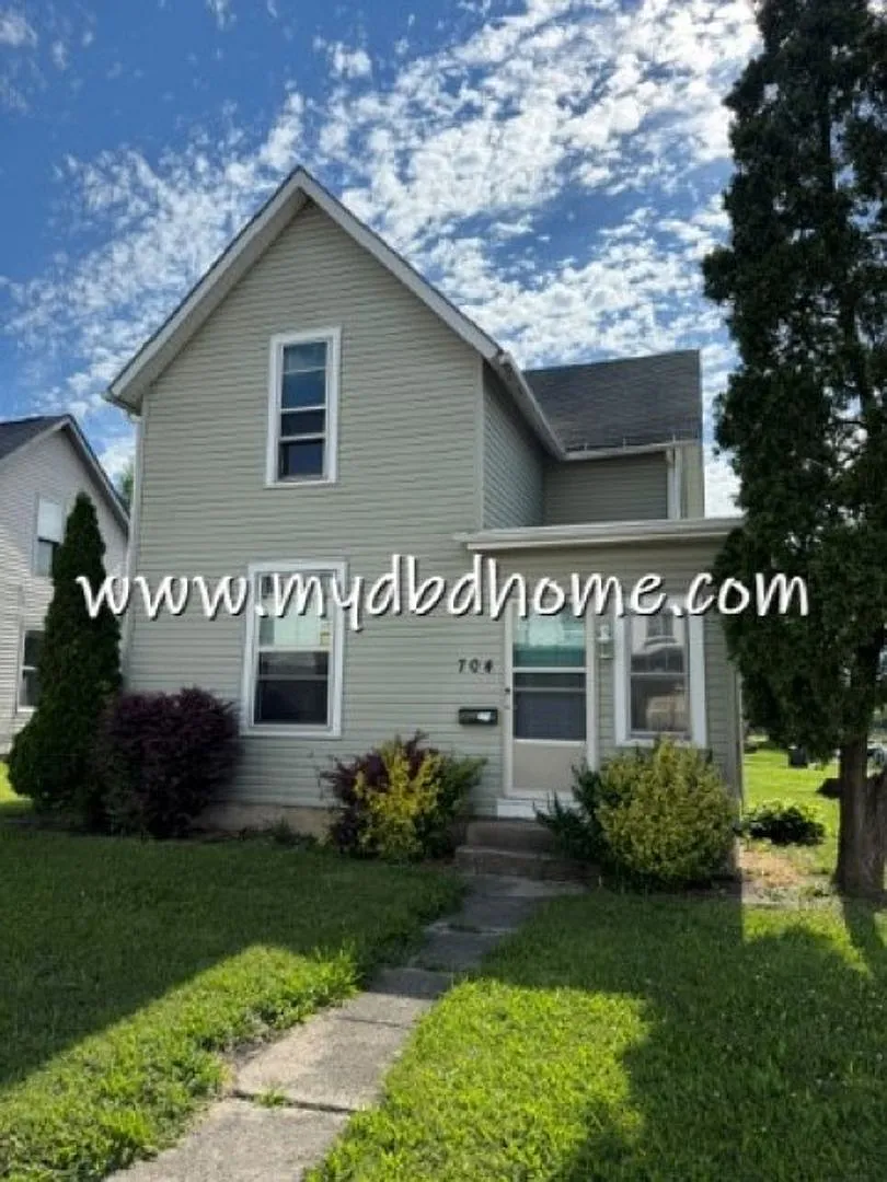 704 Davis St. — Photo 1