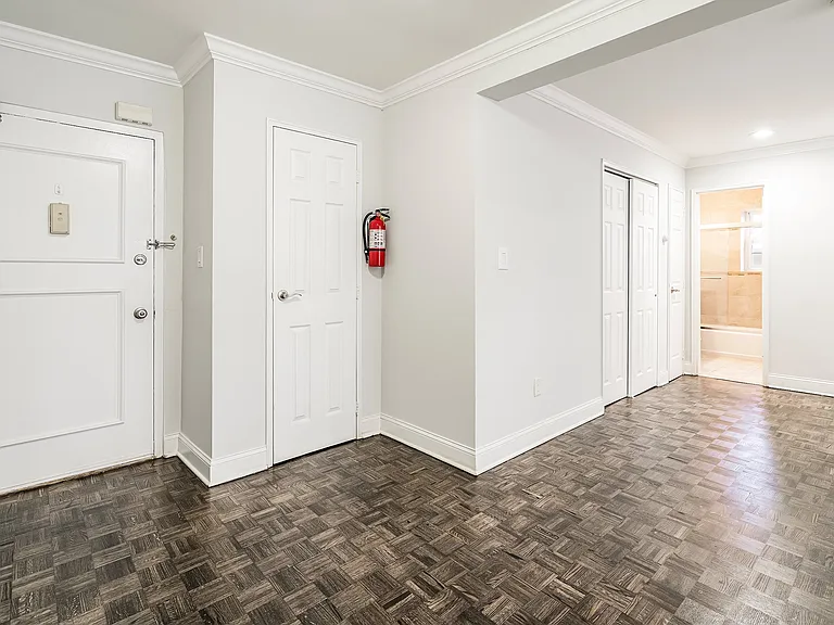48 Roseland Avenue Apartments — Photo 3