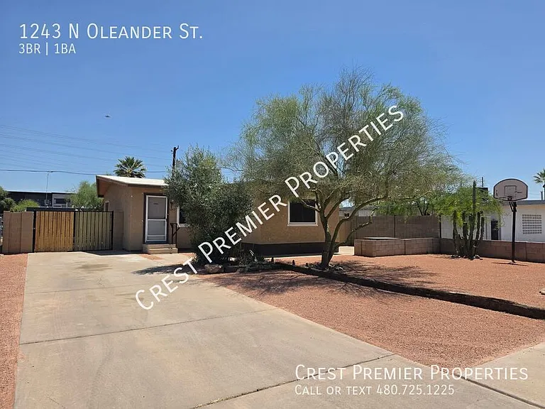 1243 N Oleander St — Photo 2