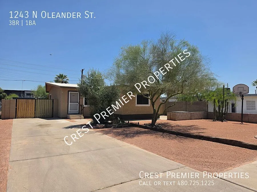 Building Photo - 1243 N Oleander St