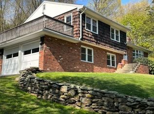 10 Macmath Dr, Trumbull, CT 06611