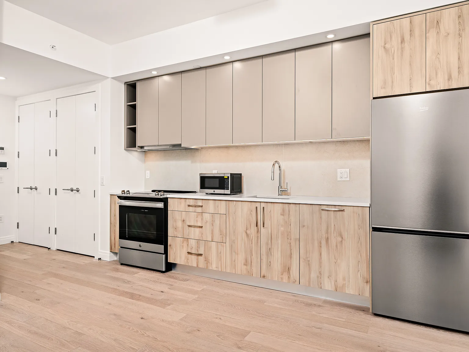 255 Lorimer Street — Photo 2