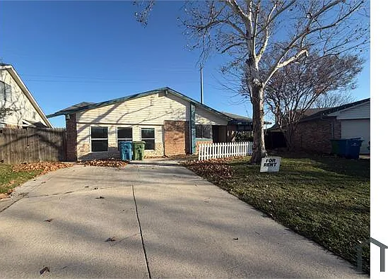 2320 Montclair Cir — Photo 25