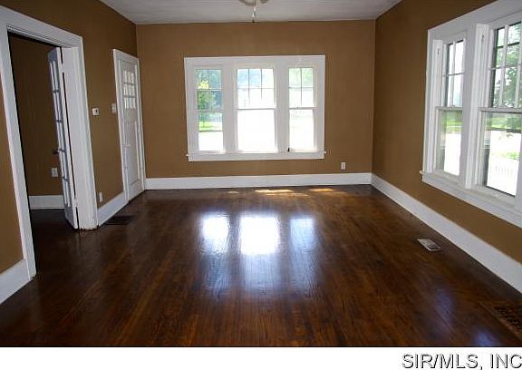 3rd image of 237 S Central Ave