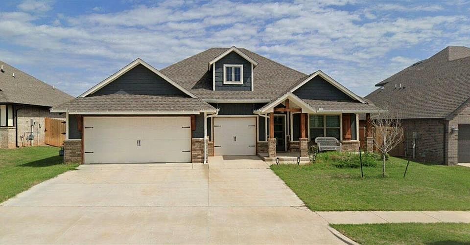 1st image of 10105 NW 139th Cir