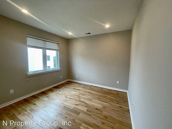 3rd image of 1945 N Marshall St #B