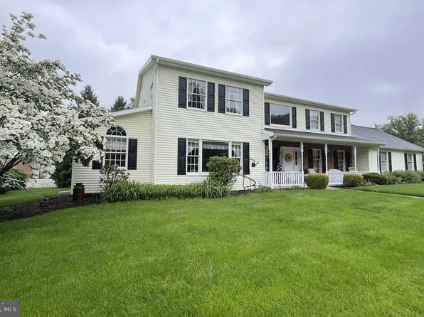 316 E Meadow Dr, Mechanicsburg, PA 17055