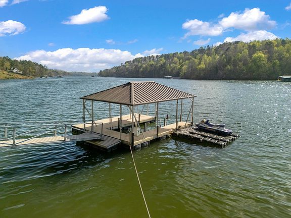 4th image of 721 Lake Dr
