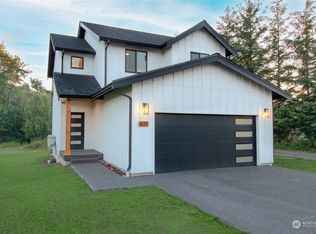 409 E 2nd St, Nooksack, WA 98276