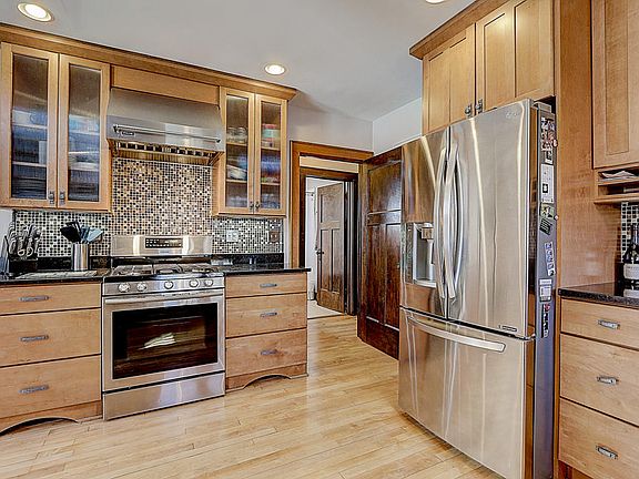 2nd image of 6923 W Wisconsin Ave