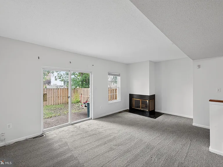1015 Saint Michaels Dr — Photo 5